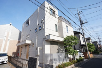 【外観】 | 閑静な住宅地内に佇む洗練された建物です