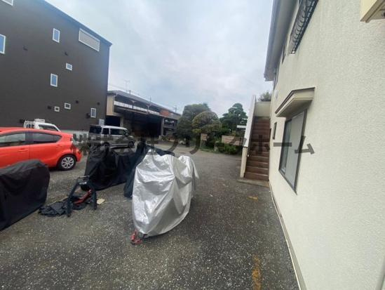 三鷹市井口３丁目のアパートの駐車場