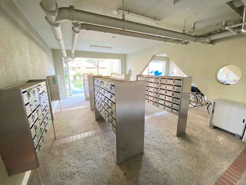 山科市営住宅2号棟のロビー