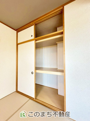 【収納】 | ポレスター晃望台 | 和室の収納スペースは中棚が付いてますので、お布団をしまうのに最適です♪

