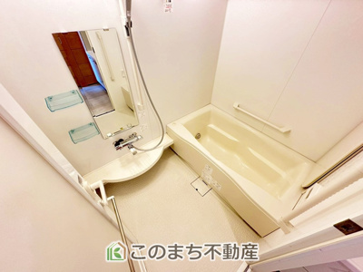 【浴室】 | ポレスター晃望台 | お子様と一緒にバスタイムを楽しめる広々空間。浴室乾燥機付で心地よいバスタイムを実現します♪
