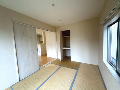 【和室】 | 小郡市小板井戸建 | LDKの隣の和室です