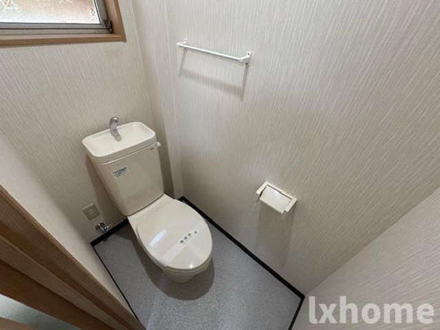 グリーンハイツのトイレ|落ち着いた色調のトイレです