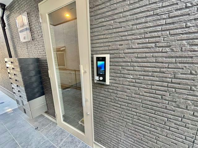 ジーメゾン新在家のエントランス