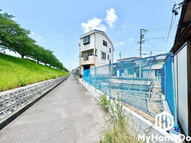 名古屋市北区西味鋺5丁目の前面道路含む現地写真