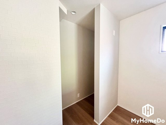 北区西味鋺5丁目のキッチン|衣類も小物もスッキリ整理、使いやすいクローゼットで快適空間