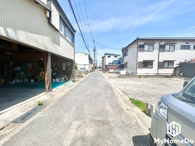 北区西味鋺5丁目の前面道路含む現地写真|住宅が並ぶ、暮らしやすさを感じる周辺環境