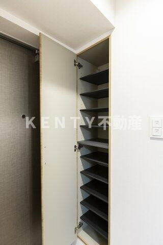 【玄関】 | リビオメゾン大森ＷＥＳＴ | 収納もある玄関です