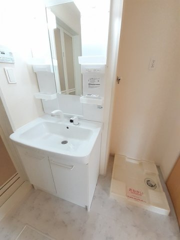 エトワール沖洲Ａの洗面所|コンパクトで使いやすい洗面所