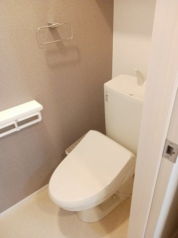 サン・メゾン　Ｆのトイレ|落ち着いた色調のトイレです