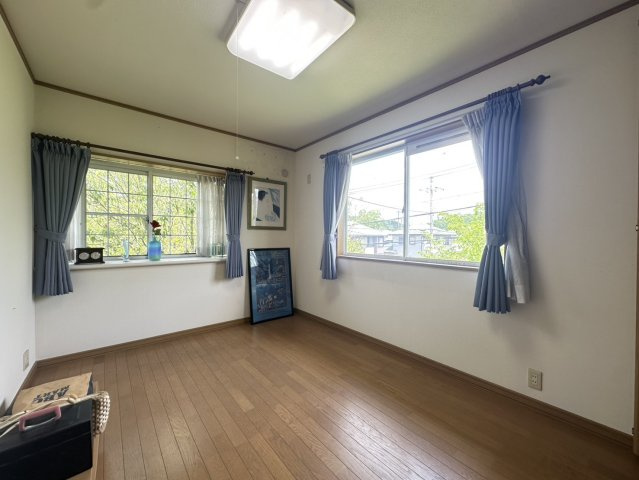 菖蒲が丘1丁目の洋室