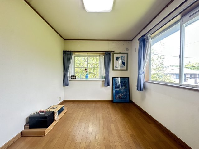 菖蒲が丘1丁目の洋室