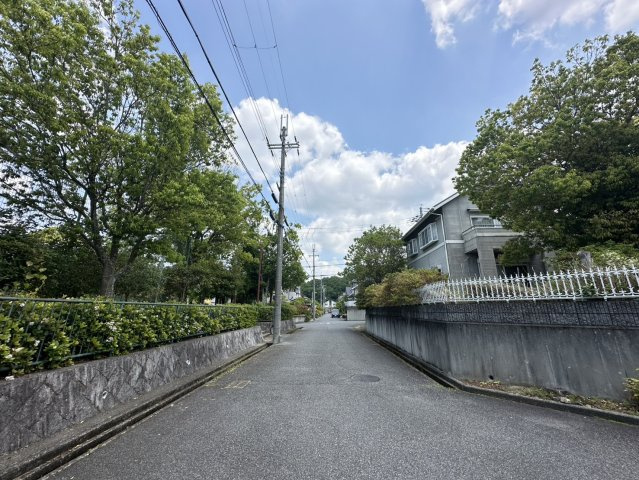 菖蒲が丘1丁目の前面道路含む現地写真