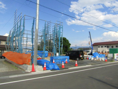 【前面道路含む現地写真】 | ブルーミングガーデン南アルプス市山寺　1号棟 | 前面道路含む現地写真です