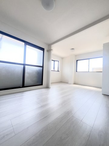 JJBASE西加賀屋の居間・リビング
