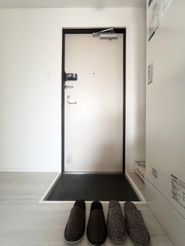 JJBASE西加賀屋の玄関