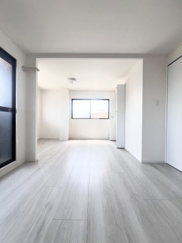 JJBASE西加賀屋の居間・リビング
