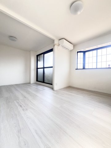 JJBASE西加賀屋の居間・リビング