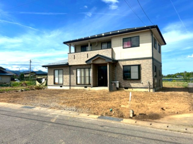中古戸建　須坂市大字村山の前面道路含む現地写真