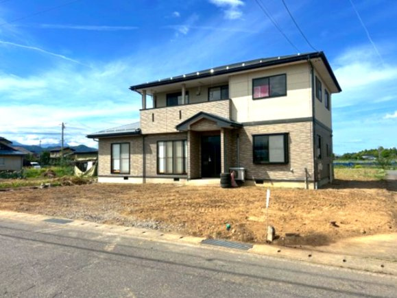 中古戸建　須坂市大字村山の前面道路含む現地写真