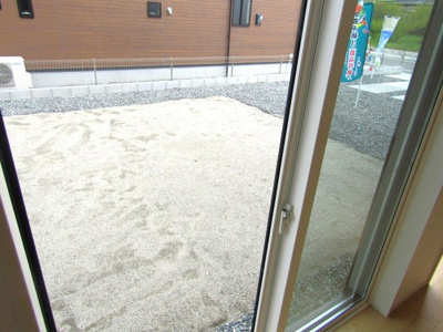 【庭】 | ブルーミングガーデン南アルプス市山寺　2号棟 | たまにはお庭で休日を過ごしてみるのもよいかもしれません