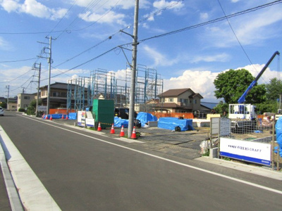 【前面道路含む現地写真】 | ブルーミングガーデン南アルプス市山寺　2号棟 | 前面道路含む現地写真です