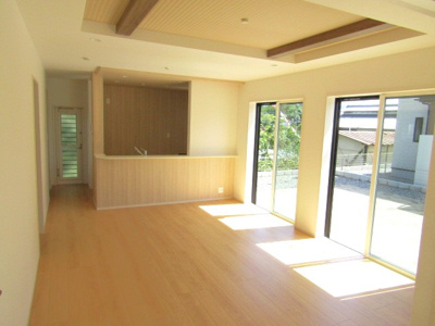 【居間・リビング】 | ブルーミングガーデン南アルプス市山寺　2号棟 | おしゃれな居間です