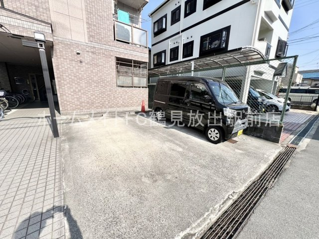 東大阪市稲田新町２丁目の賃貸マンションの駐車場