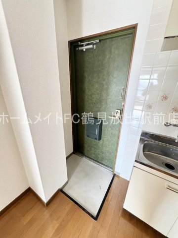 東大阪市稲田新町２丁目の賃貸マンションの玄関