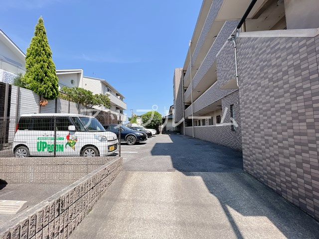 Granville(グランビル)の駐車場