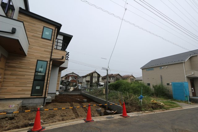 【Ville Clair】若葉町－立川106期-全８棟の外観|１・２号棟、６・８号棟の４区画は誠賀建設のフリープラン対応の売地です。
３・４・５号棟の３区画が建売住宅となります。
