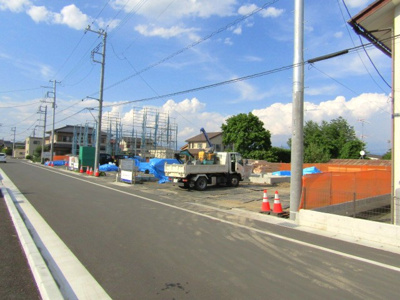 【前面道路含む現地写真】 | ブルーミングガーデン南アルプス市山寺　3号棟 | 前面道路含む現地写真です