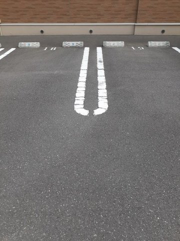 グラン　テレーノ　Ｃの駐車場|車をお持ちの方に嬉しい駐車場付きの物件です