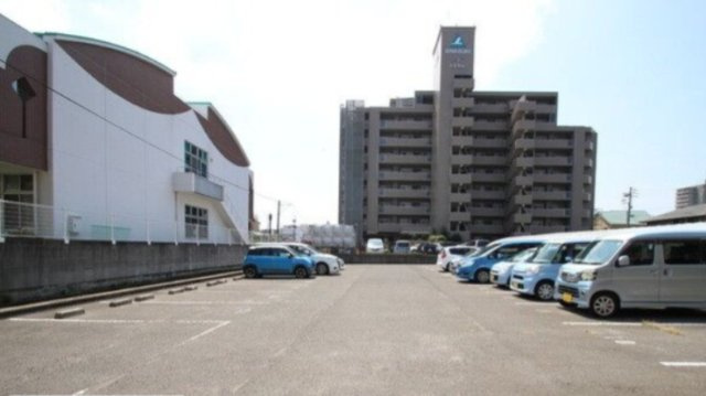ホープＴＯＭＯの駐車場