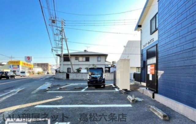 フォブールＫＳの駐車場