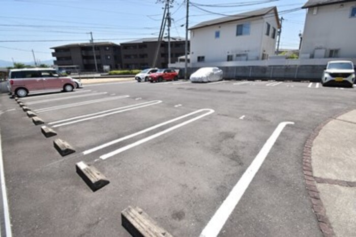 ファームライフ三谷の駐車場