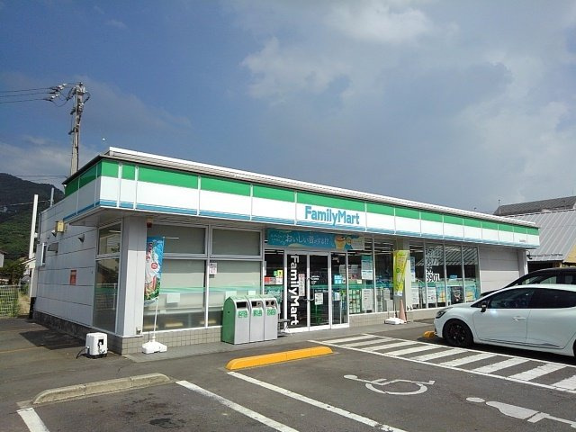 パレス・ニュールミネⅡ　Ａの周辺|ファミリーマート坂出加茂町店まで650m