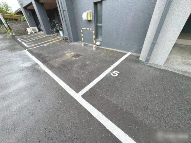 PRIMROSEの駐車場