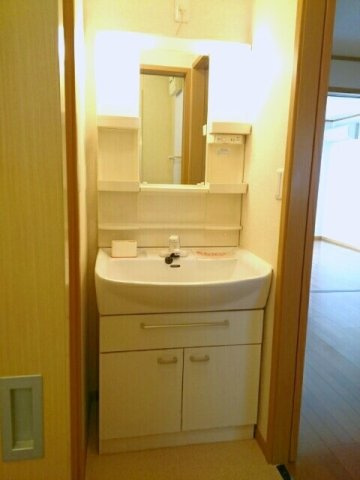 グレイスフルＢの洗面所|明るい洗面所です