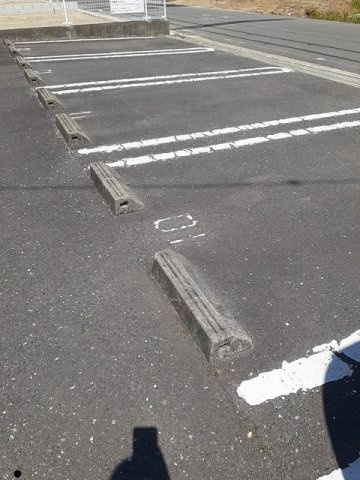 グレイスフルＢの駐車場|車をお持ちの方に嬉しい駐車場付きの物件です