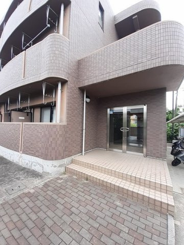 マーヴェラス太田のエントランス|建物の内部です
