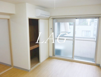 【居間・リビング】 | アパルトマン喜美よし | 洋室のお部屋です。