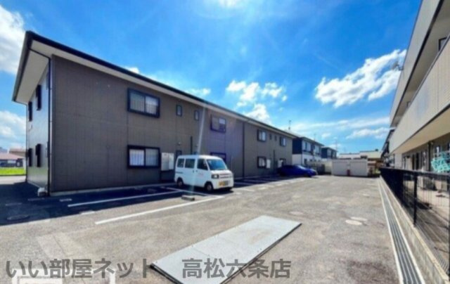 フォブール紅陽Ａの駐車場