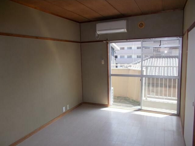 屋島パークハイツの居間・リビング