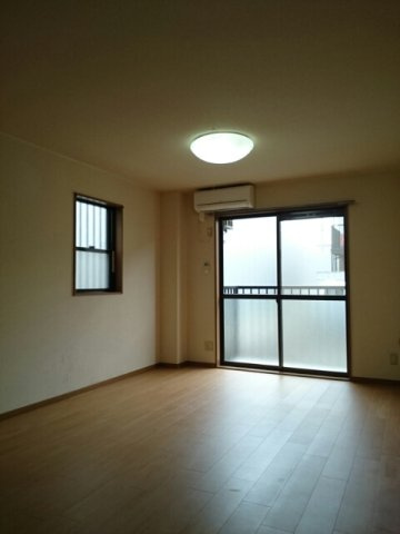 エスポワール土居　Ｃの内装|明るい室内です