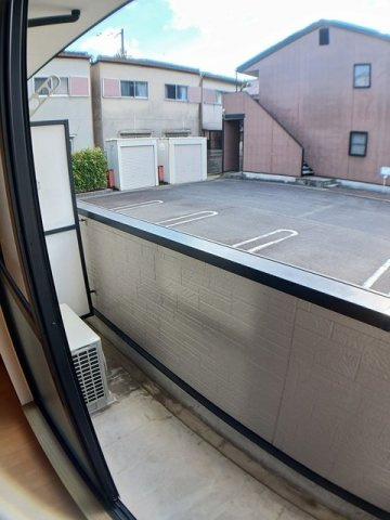 カーサ木太Ⅱのバルコニー|暖かな日差しのふりそそぐバルコニー