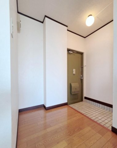 BASE津田の玄関