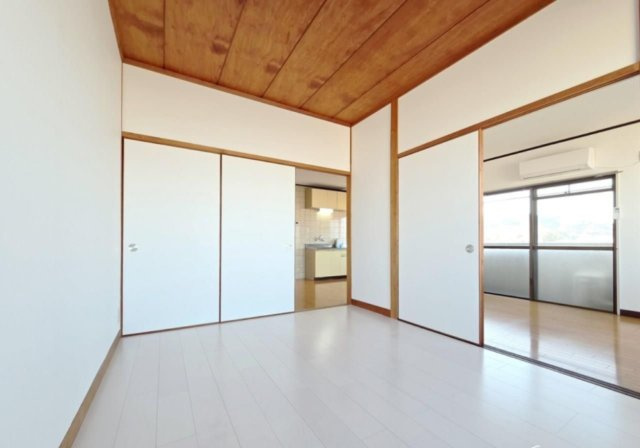 BASE津田の洋室