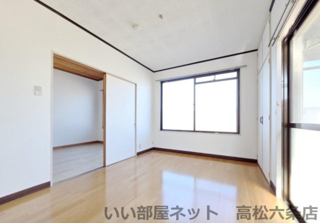 BASE津田の洋室