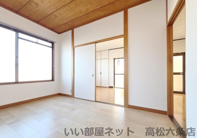 BASE津田の洋室